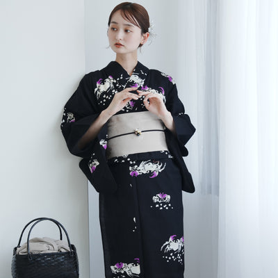 【utatane × 注染工房 浴衣3点セット（ゆかた・帯・下駄）赤坂紬　黒地に小さな蟹】フリーサイズ  日本製 小幅生地使用 特選シリーズ 注染 本染め  手縫い併用国内縫製 奈良の職人さんの手染め （5010264311）
