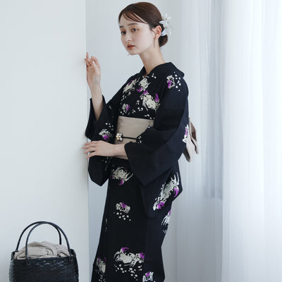 【utatane × 注染工房 浴衣3点セット（ゆかた・帯・下駄）赤坂紬　黒地に小さな蟹】フリーサイズ  日本製 小幅生地使用 特選シリーズ 注染 本染め  手縫い併用国内縫製 奈良の職人さんの手染め （5010264311）