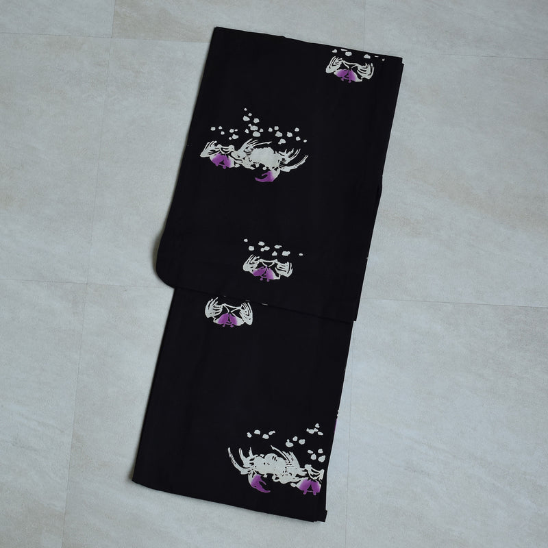【utatane × 注染工房 浴衣3点セット（ゆかた・帯・下駄）赤坂紬　黒地に小さな蟹】フリーサイズ  日本製 小幅生地使用 特選シリーズ 注染 本染め  手縫い併用国内縫製 奈良の職人さんの手染め （5010264311）