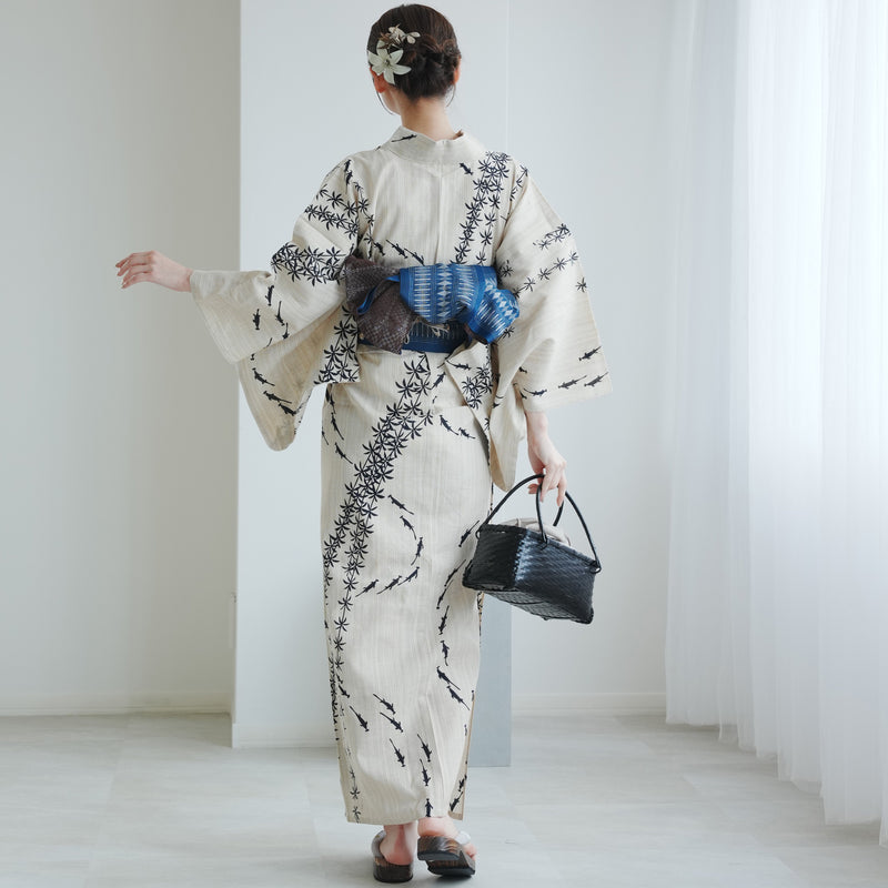 【utatane × 注染工房 浴衣3点セット（ゆかた・帯・下駄）先染めベージュに黒の水草めだか】フリーサイズ  日本製 小幅生地使用 特選シリーズ 注染 本染め  手縫い併用国内縫製 奈良の職人さんの手染め （5010264711）