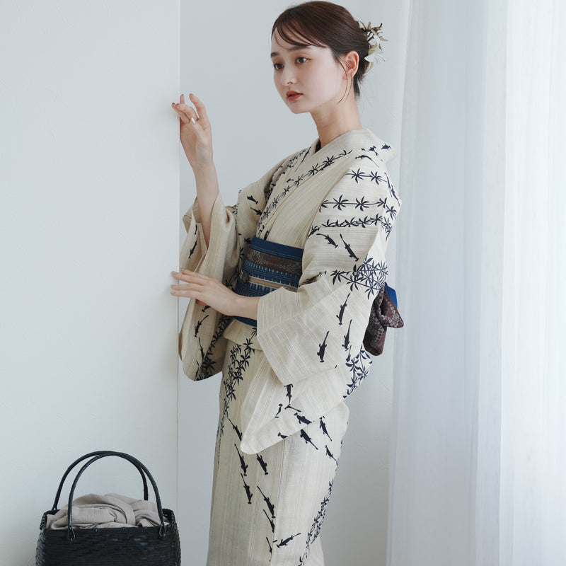 【utatane × 注染工房 浴衣3点セット（ゆかた・帯・下駄）先染めベージュに黒の水草めだか】フリーサイズ  日本製 小幅生地使用 特選シリーズ 注染 本染め  手縫い併用国内縫製 奈良の職人さんの手染め （5010264711）
