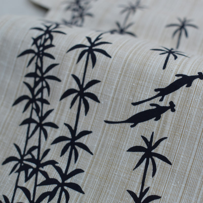 【utatane × 注染工房 浴衣3点セット（ゆかた・帯・下駄）先染めベージュに黒の水草めだか】フリーサイズ  日本製 小幅生地使用 特選シリーズ 注染 本染め  手縫い併用国内縫製 奈良の職人さんの手染め （5010264711）