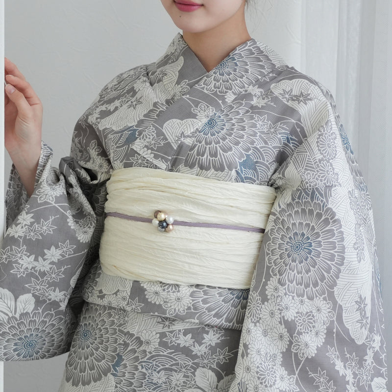 【ひよこ商店 高級変わり織 浴衣3点セット ( ゆかた・帯・下駄 )銀灰色に菊爛漫】 フリーサイズ 国産生地 国内染色 コットン100％ 昭和レトロなくすみカラー（5010265711）