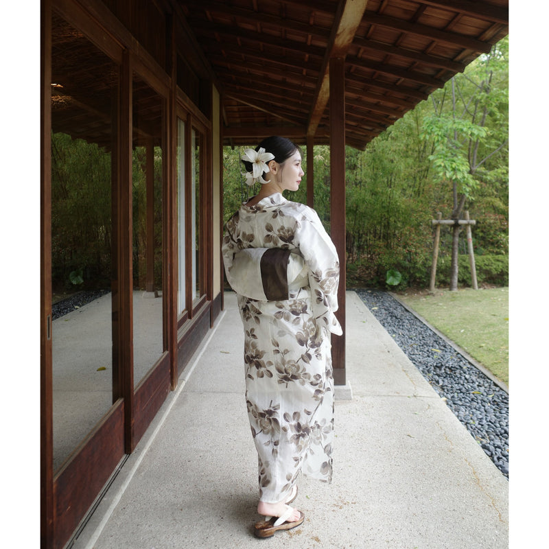 【utatane×Acka.  浴衣3点セット ( ゆかた・帯・下駄 ) 山茶花 white（lame）】Acka. (@acka_official)オリジナル 限定 コラボ  フリーサイズ 国産生地 国内染色　（5010266211）