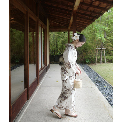【utatane×Acka.  浴衣3点セット ( ゆかた・帯・下駄 ) 山茶花 white（lame）】Acka. (@acka_official)オリジナル 限定 コラボ  フリーサイズ 国産生地 国内染色　（5010266211）