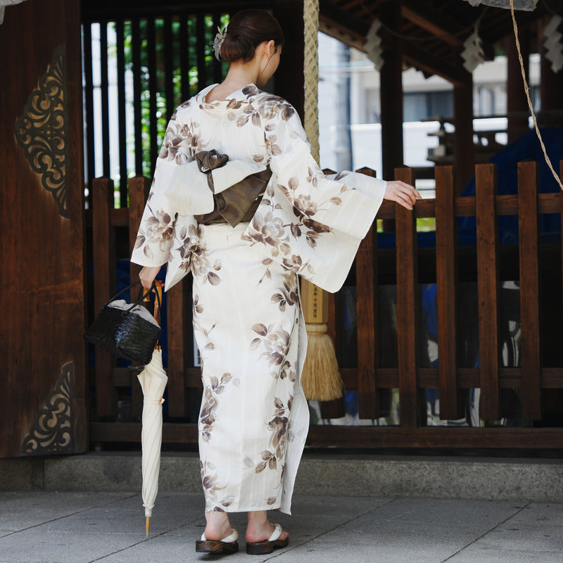 【utatane×Acka.  浴衣3点セット ( ゆかた・帯・下駄 ) 山茶花 white（lame）】Acka. (@acka_official)オリジナル 限定 コラボ  フリーサイズ 国産生地 国内染色　（5010266211）