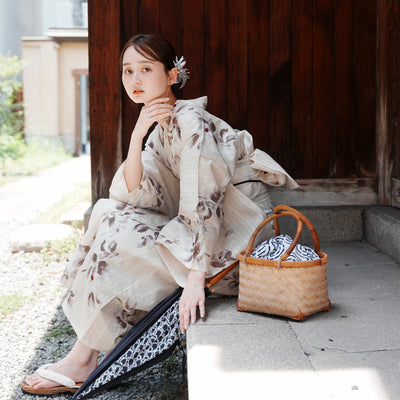 【utatane×Acka.  浴衣3点セット ( ゆかた・帯・下駄 ) 山茶花 beige】Acka. (@acka_official)オリジナル 限定 コラボ  フリーサイズ 国産生地 国内染色　（5010266411）