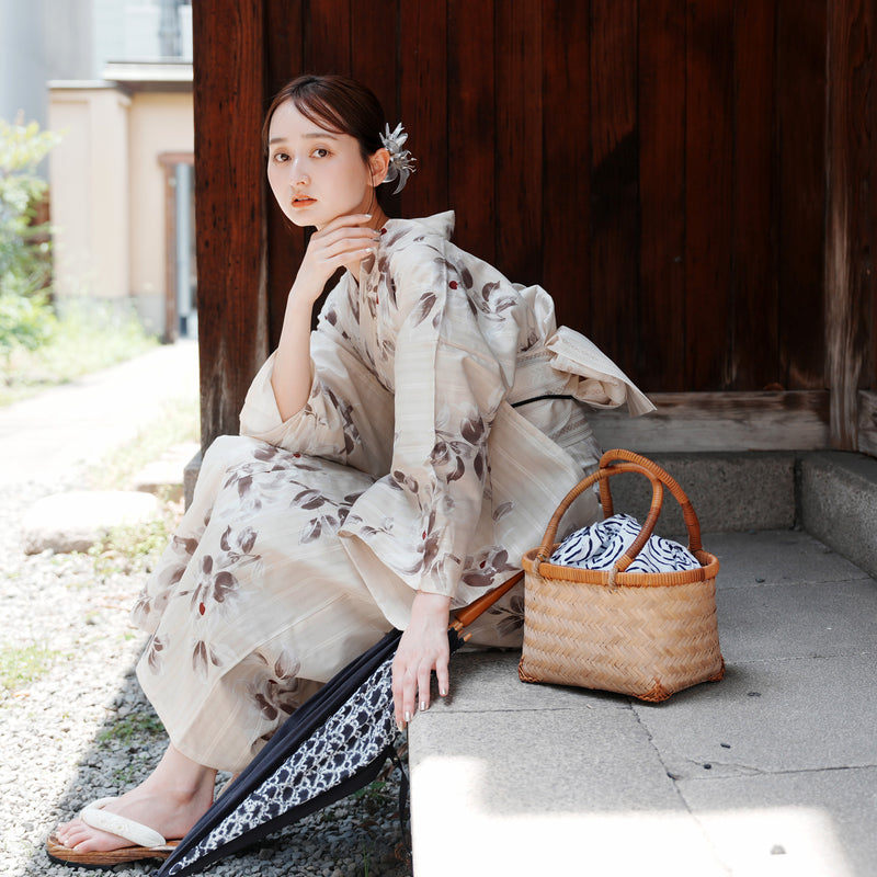 【utatane×Acka.  浴衣3点セット ( ゆかた・帯・下駄 ) 山茶花 beige】Acka. (@acka_official)オリジナル 限定 コラボ  フリーサイズ 国産生地 国内染色　（5010266411）