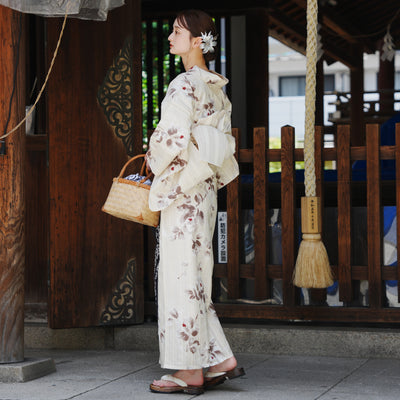 【utatane×Acka.  浴衣3点セット ( ゆかた・帯・下駄 ) 山茶花 beige】Acka. (@acka_official)オリジナル 限定 コラボ  フリーサイズ 国産生地 国内染色　（5010266411）