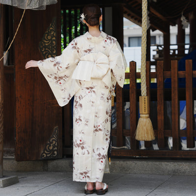 【utatane×Acka.  浴衣3点セット ( ゆかた・帯・下駄 ) 山茶花 beige】Acka. (@acka_official)オリジナル 限定 コラボ  フリーサイズ 国産生地 国内染色　（5010266411）