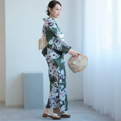 【utatane 高級変わり織 浴衣3点セット ( ゆかた・帯・下駄 ) 灰緑に揚羽】 Sサイズ（150-160cm） 国産生地 国内染色　個性派きもの（5011266711）