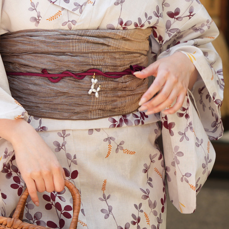 【utatane 高級変わり織 浴衣3点セット ( ゆかた・帯・下駄 ) いちご色に溶け込む萩とトンボ】Lサイズ（165-175cm） 国産生地 国内染色　昭和初期アンティーク復刻版（5012266911）