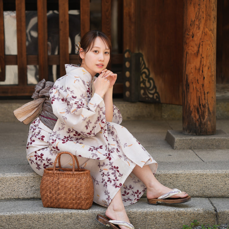 【utatane 高級変わり織 浴衣3点セット ( ゆかた・帯・下駄 ) いちご色に溶け込む萩とトンボ】 フリーサイズ 国産生地 国内染色　昭和初期アンティーク復刻版（5010266911）