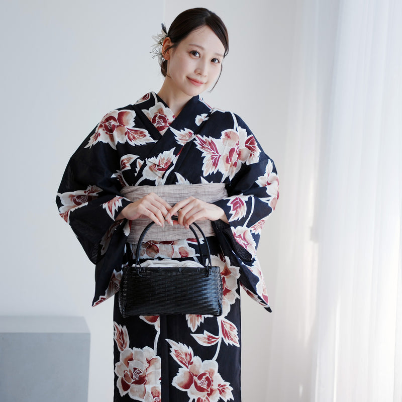 【utatane 高級変わり織 浴衣3点セット ( ゆかた・帯・下駄 )黒に錆茶の牡丹】 フリーサイズ 国産生地 国内染色　個性派きもの（5010267211）