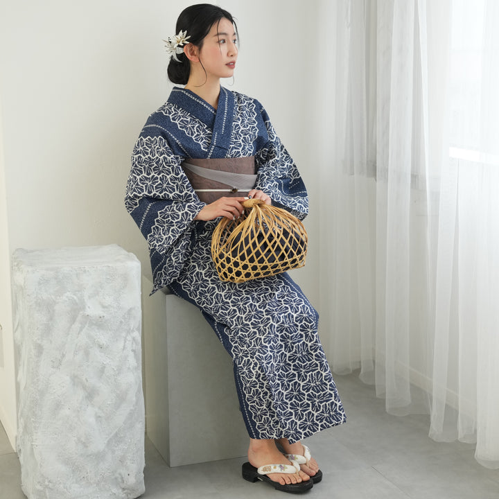 高級な絞りの浴衣 utatane 高級変わり織 浴衣3点セット ( ゆかた・帯・下駄 ) 紺色