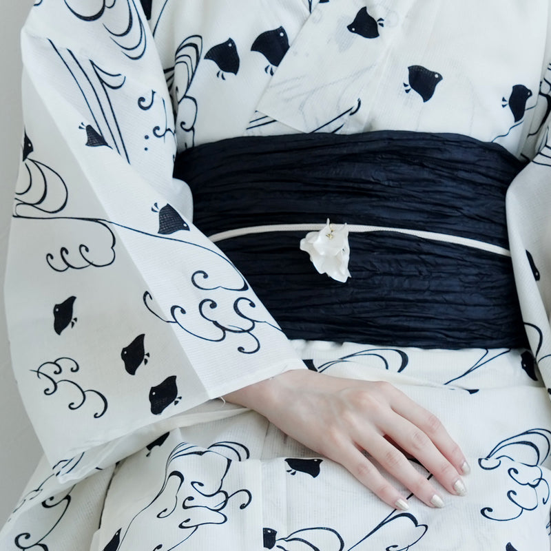 【utatane 高級変わり織 浴衣3点セット ( ゆかた・帯・下駄 ) きなりぼかしに黒千鳥】 フリーサイズ 国産生地 国内染色　昭和初期アンティーク復刻版（5010268211）