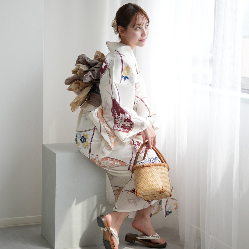 【utatane 高級変わり織 浴衣3点セット ( ゆかた・帯・下駄 ) クリームに露芝紋の古典花】 フリーサイズ 国産生地 国内染色　昭和初期アンティーク復刻版（5010269011）