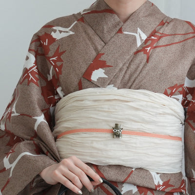 【utatane 高級変わり織 浴衣3点セット ( ゆかた・帯・下駄 ) ココアと赤茶のあざみ砂嵐】Sサイズ（150-160cm） 国産生地 国内染色　昭和初期アンティーク復刻版（5011269211）