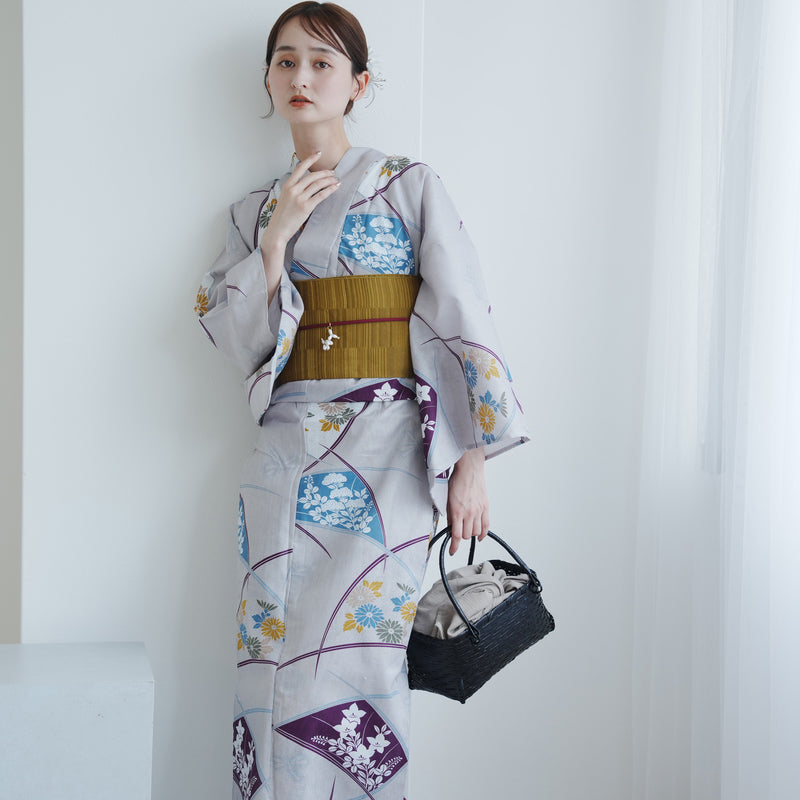 【utatane 高級変わり織 浴衣3点セット ( ゆかた・帯・下駄 ) グレーに露芝紋の古典花】 フリーサイズ 国産生地 国内染色　昭和初期アンティーク復刻版（5010269411）