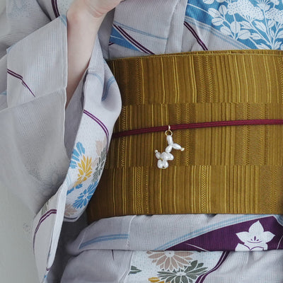 【utatane 高級変わり織 浴衣3点セット ( ゆかた・帯・下駄 ) グレーに露芝紋の古典花】 フリーサイズ 国産生地 国内染色　昭和初期アンティーク復刻版（5010269411）