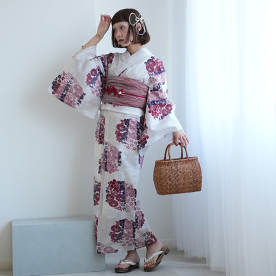【ニコアンティーク 高級変わり織 浴衣3点セット ( ゆかた・帯・下駄 ) えんじの花輪よろけ縞】 3Lサイズ（ヒップ約130cm位まで対応） 国産生地 国内染色　個性派きもの（5013270611）