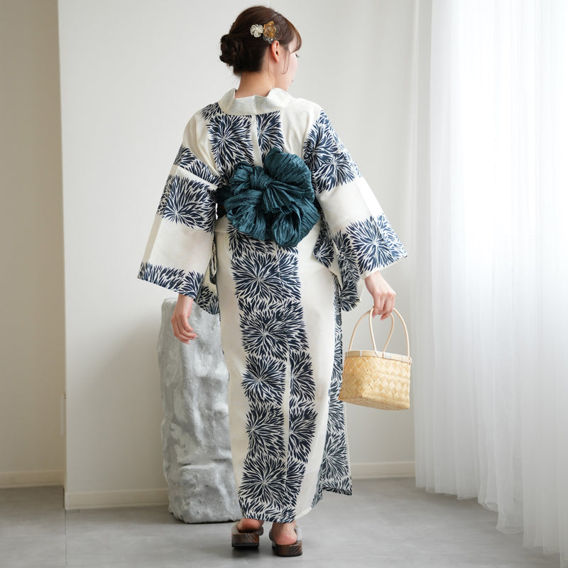 【ニコアンティーク 高級変わり織 浴衣3点セット ( ゆかた・帯・下駄 )クリーム麻の葉と鉄紺よろけ菊】 Sサイズ（150-160cm） 国産生地 国内染色　個性派きもの（5011271611）