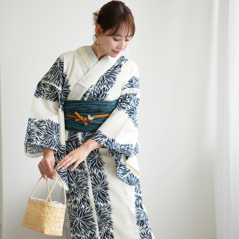 【ニコアンティーク 高級変わり織 浴衣3点セット ( ゆかた・帯・下駄 )クリーム麻の葉と鉄紺よろけ菊】 フリーサイズ 国産生地 国内染色　個性派きもの（5010271611）