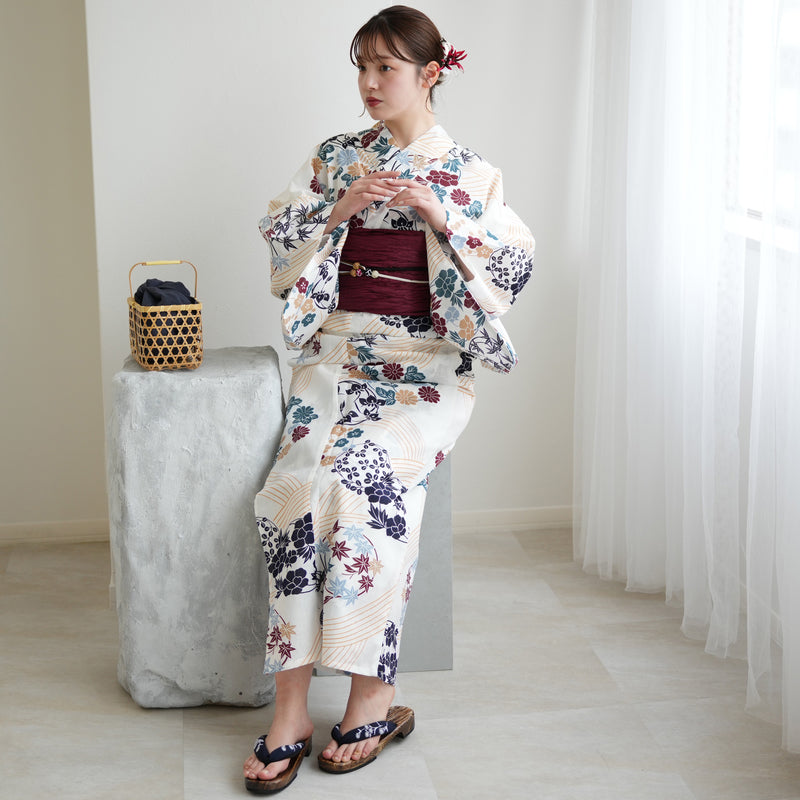 【utatane 高級変わり織 浴衣3点セット ( ゆかた・帯・下駄 ) きなりにえんじとからしの花輪】 Sサイズ（150-160cm） 国産生地 国内染色　昭和初期アンティーク復刻版（5011272211）