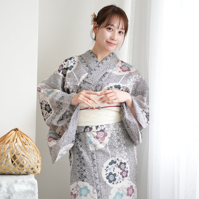 【utatane 高級変わり織 浴衣3点セット ( ゆかた・帯・下駄 ) 墨黒の霧と梅雪輪】 フリーサイズ 国産生地 国内染色　昭和初期アンティーク復刻版（5010272511）