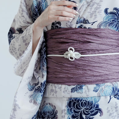 【utatane 高級変わり織 浴衣3点セット ( ゆかた・帯・下駄 ) うたかたの紺ぼかし乱菊】 フリーサイズ 国産生地 国内染色　昭和初期アンティーク復刻版（5010272711）