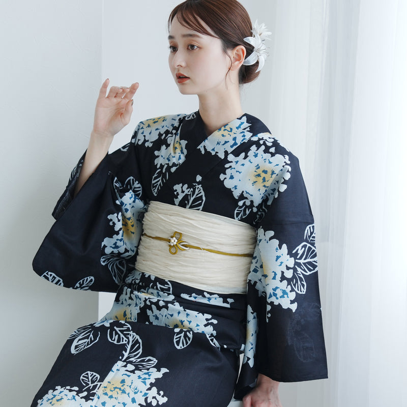 【utatane 高級変わり織 浴衣3点セット ( ゆかた・帯・下駄 ) 紺地に青白磁の紫陽花】 フリーサイズ 国産生地 国内染色　昭和初期アンティーク復刻版（5010273311）