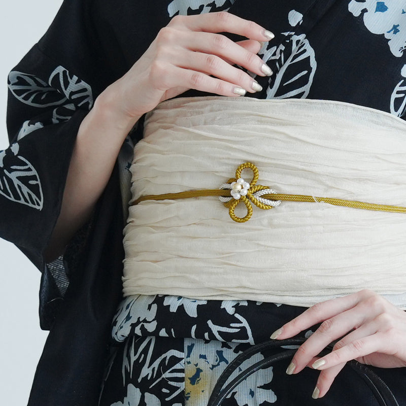 【utatane 高級変わり織 浴衣3点セット ( ゆかた・帯・下駄 ) 紺地に青白磁の紫陽花】 フリーサイズ 国産生地 国内染色　昭和初期アンティーク復刻版（5010273311）