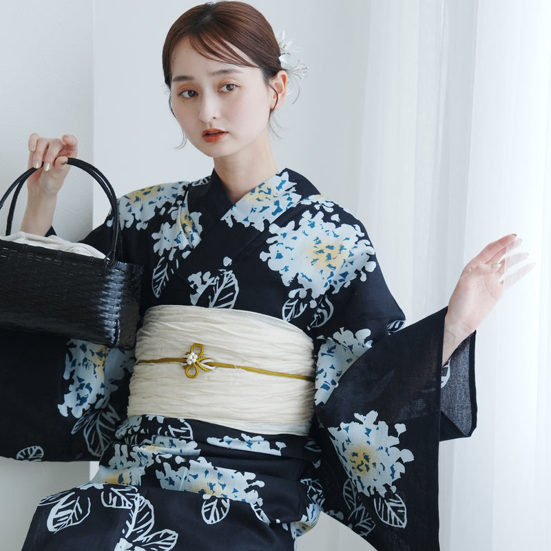 【utatane 高級変わり織 浴衣3点セット ( ゆかた・帯・下駄 ) 紺地に青白磁の紫陽花】 フリーサイズ 国産生地 国内染色　昭和初期アンティーク復刻版（5010273311）