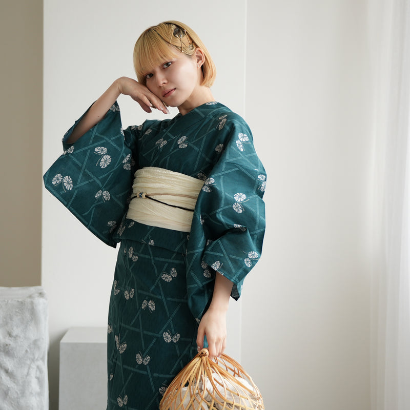 【ニコアンティーク 高級変わり織 浴衣3点セット ( ゆかた・帯・下駄 )碧にかごめ絞り柄の紋白蝶】 3Lサイズ（ヒップ約130cm位まで対応） 国産生地 国内染色　個性派きもの（5013274311）