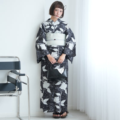 【ニコアンティーク 高級変わり織 浴衣3点セット ( ゆかた・帯・下駄 ) 紺地に連なるローケツ柄の芍薬】Sサイズ（150-160cm） 国産生地 国内染色　個性派きもの（5011274511）