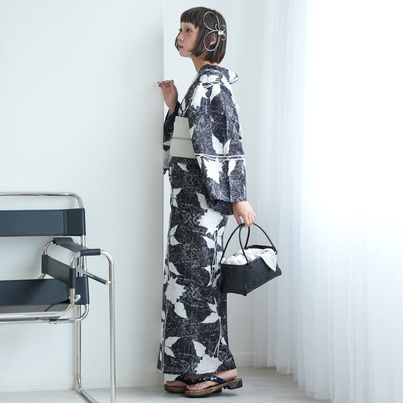 【ニコアンティーク 高級変わり織 浴衣3点セット ( ゆかた・帯・下駄 ) 紺地に連なるローケツ柄の芍薬】Sサイズ（150-160cm） 国産生地 国内染色　個性派きもの（5011274511）