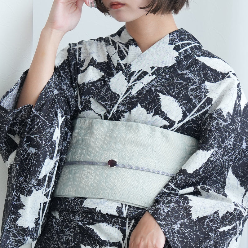 【ニコアンティーク 高級変わり織 浴衣3点セット ( ゆかた・帯・下駄 ) 紺地に連なるローケツ柄の芍薬】Sサイズ（150-160cm） 国産生地 国内染色　個性派きもの（5011274511）