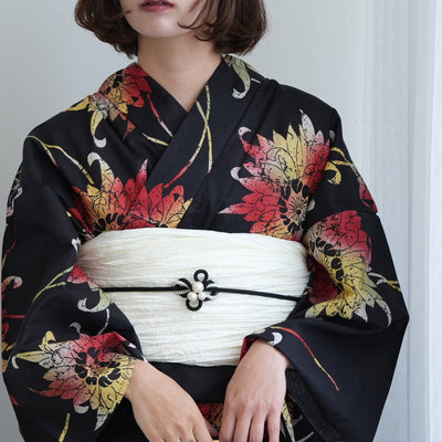 【ニコアンティーク 高級変わり織 浴衣3点セット ( ゆかた・帯・下駄 ) 黒地にアンティークローケツ柄】 Lサイズ（165-175cm） 国産生地 国内染色　個性派きもの（5012274911）