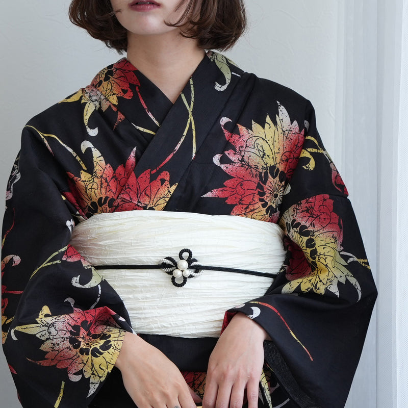 【ニコアンティーク 高級変わり織 浴衣3点セット ( ゆかた・帯・下駄 ) 黒地にアンティークローケツ柄】 Lサイズ（165-175cm） 国産生地 国内染色　個性派きもの（5012274911）