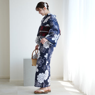 【お仕立て上がり 浴衣3点セット ( ゆかた・帯・下駄 ) 紺地に大きな八重桜】コットン100％  フリーサイズ （5010275211）