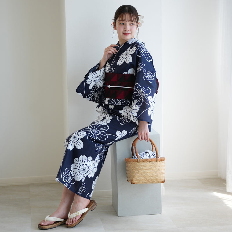 【お仕立て上がり 浴衣3点セット ( ゆかた・帯・下駄 ) 紺地に大きな八重桜】コットン100％  フリーサイズ （5010275211）