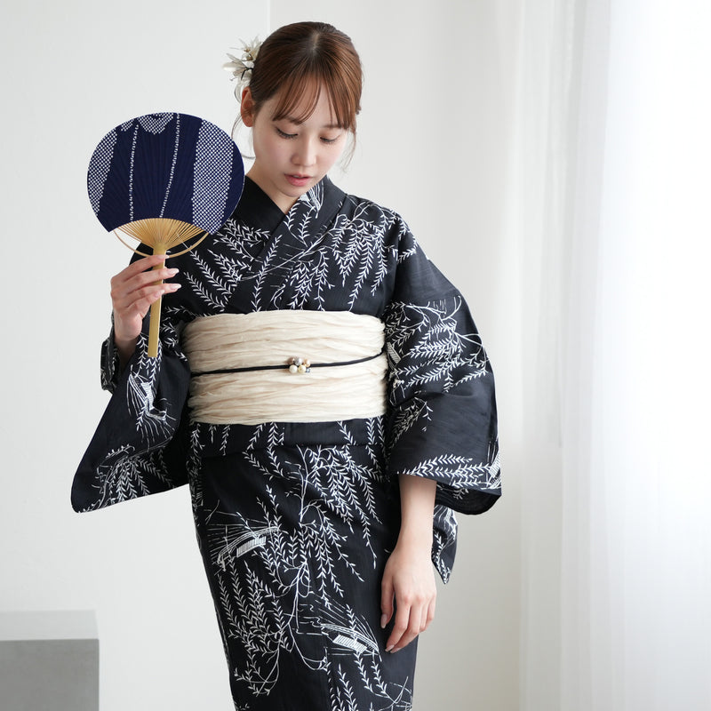 【utatane 高級変わり織 浴衣3点セット ( ゆかた・帯・下駄 ) 濃紺地にしだれ柳と小舟】 3Lサイズ（ヒップ約130cm位まで対応） 国産生地 国内染色　昭和初期アンティーク復刻版（5013276611）