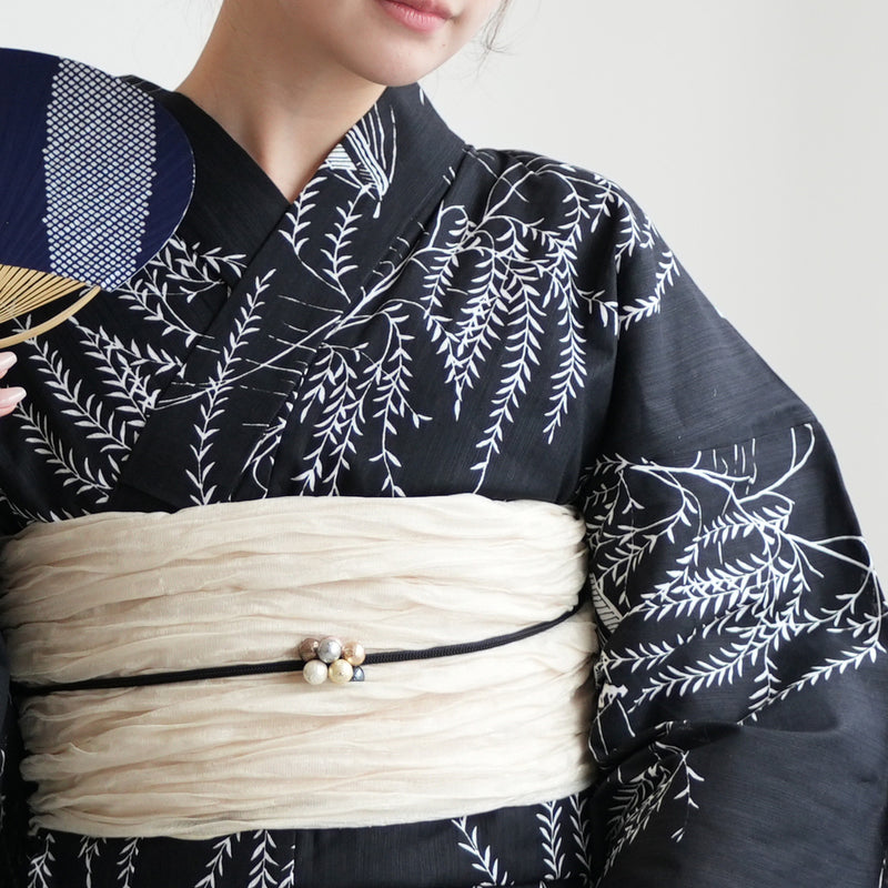 【utatane 高級変わり織 浴衣3点セット ( ゆかた・帯・下駄 ) 濃紺地にしだれ柳と小舟】 3Lサイズ（ヒップ約130cm位まで対応） 国産生地 国内染色　昭和初期アンティーク復刻版（5013276611）