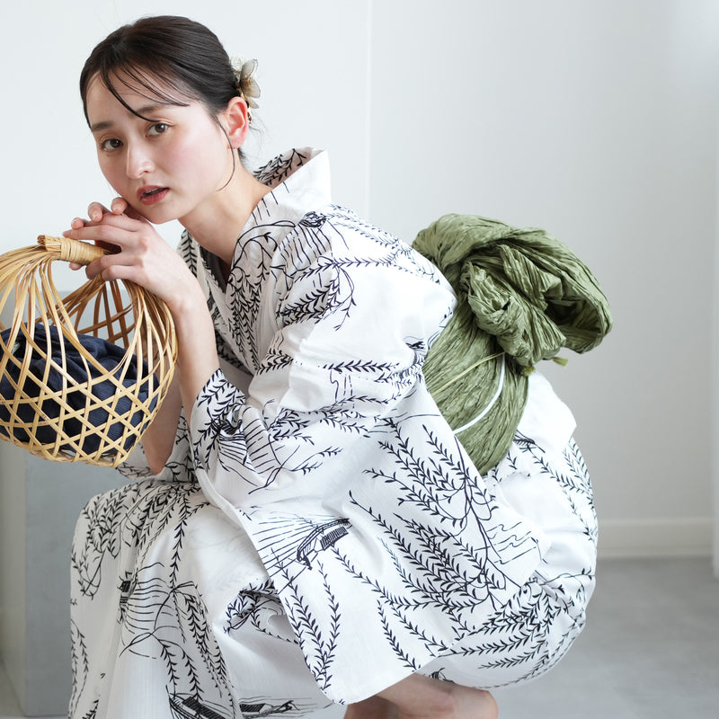 【utatane 高級変わり織 浴衣3点セット ( ゆかた・帯・下駄 ) 白地にしだれ柳と小舟】 フリーサイズ 国産生地 国内染色　昭和初期アンティーク復刻版（5010276911）