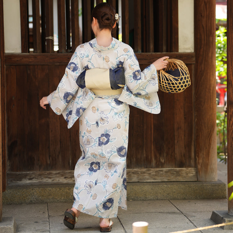 【utatane 高級変わり織 浴衣3点セット ( ゆかた・帯・下駄 ) 薄グレーに椿唐草】3Lサイズ（ヒップ約130cm位まで対応）国産生地 国内染色　個性派きもの（5013277811）