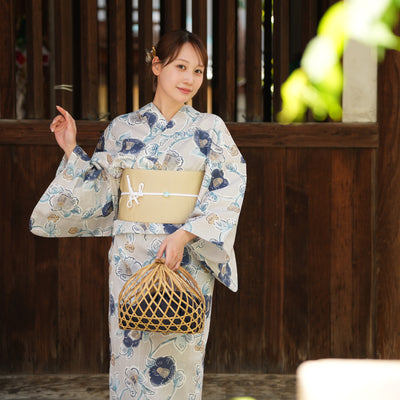 【utatane 高級変わり織 浴衣3点セット ( ゆかた・帯・下駄 ) 薄グレーに椿唐草】3Lサイズ（ヒップ約130cm位まで対応）国産生地 国内染色　個性派きもの（5013277811）