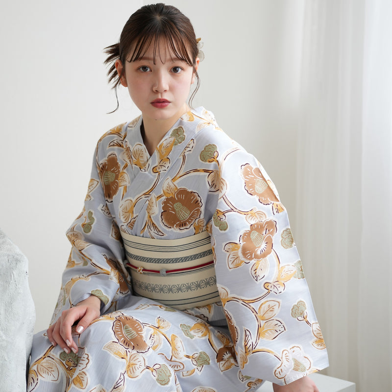 【utatane 高級変わり織 浴衣3点セット ( ゆかた・帯・下駄 )ブルーグレーに椿唐草】 フリーサイズ 国産生地 国内染色　昭和初期アンティーク復刻版（5010278211）