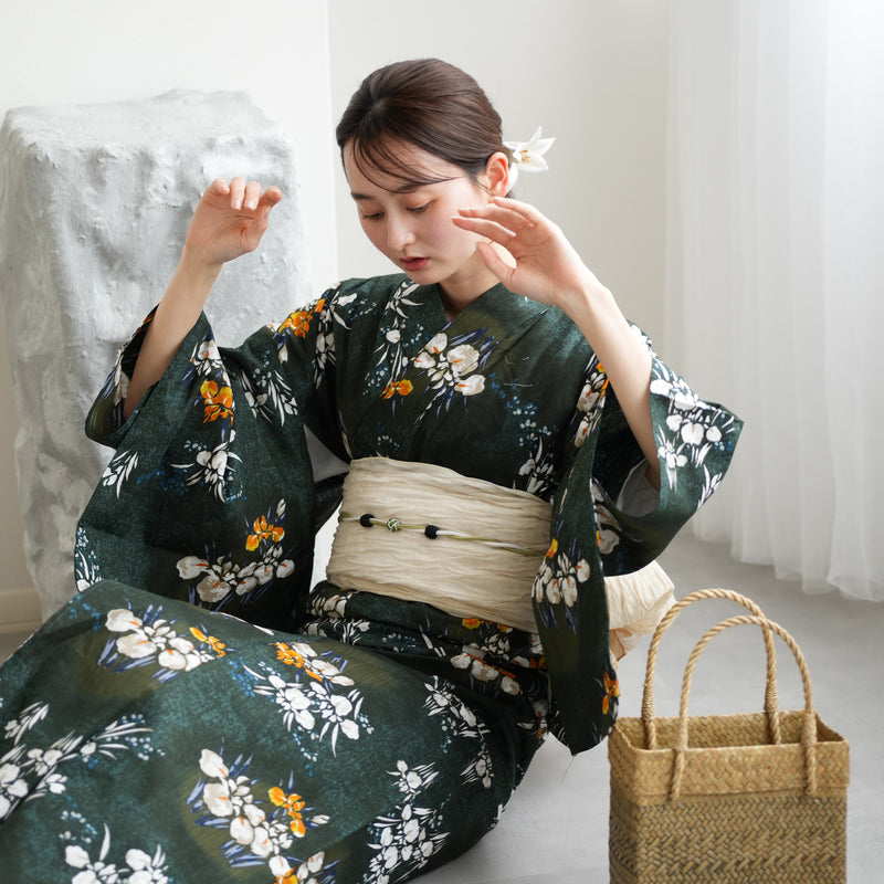 【utatane 高級変わり織 浴衣3点セット ( ゆかた・帯・下駄 )  錆緑に照る菖蒲】 フリーサイズ 国産生地 国内染色　昭和初期アンティーク復刻版（5010278611）