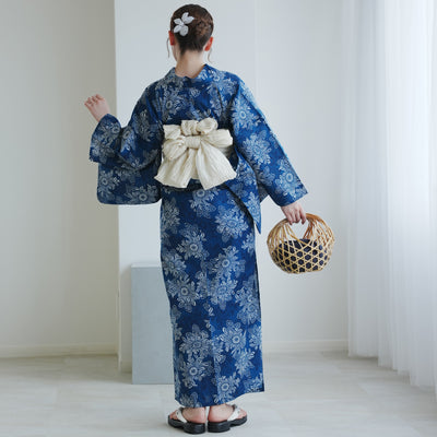 【utatane 高級変わり織 浴衣3点セット ( ゆかた・帯・下駄 ) 青藍に重なる古典菊】 フリーサイズ 国産生地 国内染色　昭和初期アンティーク復刻版（5010278811）
