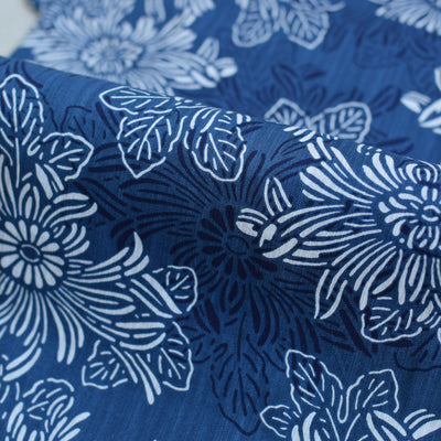 【utatane 高級変わり織 浴衣3点セット ( ゆかた・帯・下駄 ) 青藍に重なる古典菊】 Sサイズ （150-160cm）国産生地 国内染色　昭和初期アンティーク復刻版（5011278811）